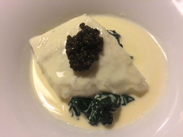 Atlantik-Steinbutt mit Kaviar / Blattspinat / Champagnersauce