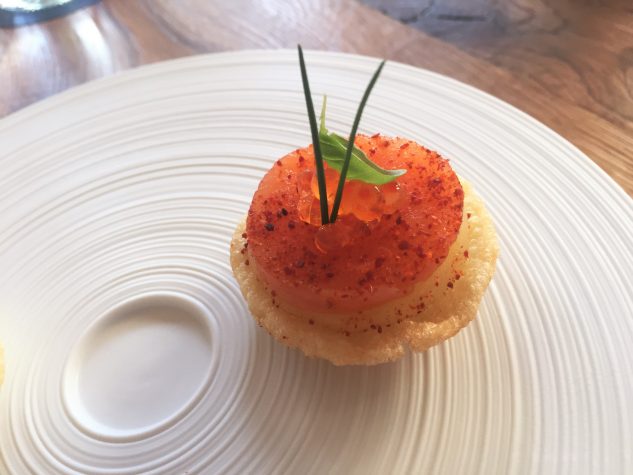 Apéro: Kartoffelcracker mit Bärlauchcreme und gebeizter Lachs