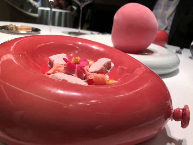 Erdbeer-Sahne-Ballon mit Kaugummi Eiscreme