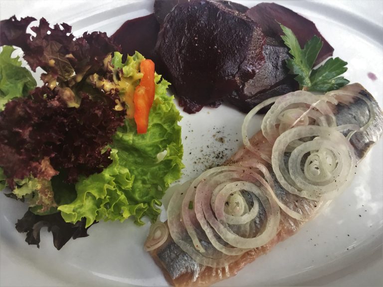 Friesischer Matjes mit Rote Bete Salat