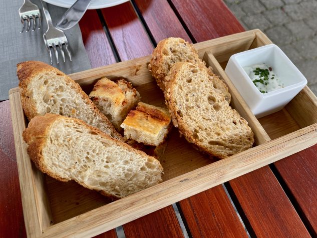 Brot & Kräuterquark