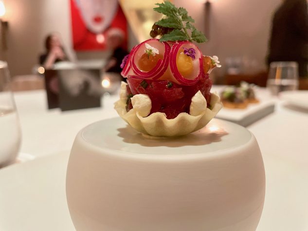 Tuna-Tartelette mit Shoyu, Radieschen & Wasabi