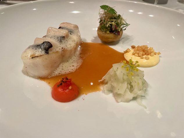 Atlantik-Steinbutt mit Razor Clams & Percebes | Fenchelsalat | Schaum von Sauce Rouille | Sauce Bouillabaisse aus den Steinbuttköpfen