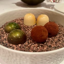 Bitterschokolade-Olive | Erdnuss-Yuzu | Kokos mit Ananas & Passionsfrucht