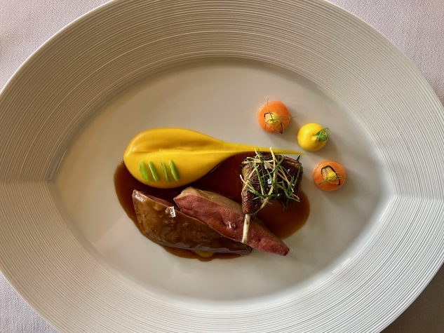 Bresse-Taube, marokkanische Aromen und Karotten-Mousseline