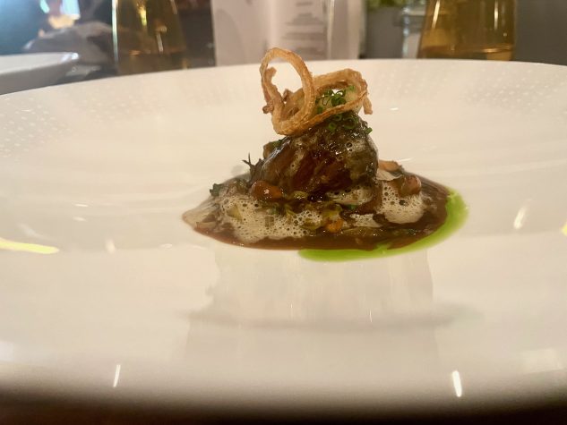 Geschmortes Ochsenbäckchen mit Pfifferlingen & Röstzwiebeln