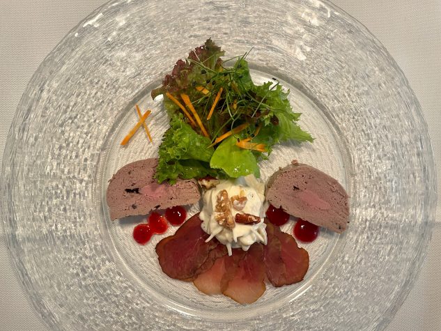 Rehterrine und Rehschinken mit Waldorfsalat