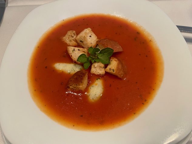 Tomatencremesuppe mit Grießnocken