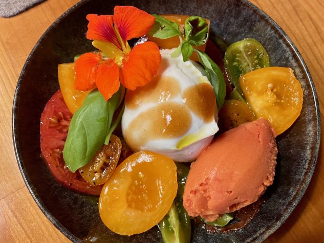 Gartentomaten I bunte Tomaten I Büffelmozzarella I Balsamico I Rucola I Basilikum I Weißbrot