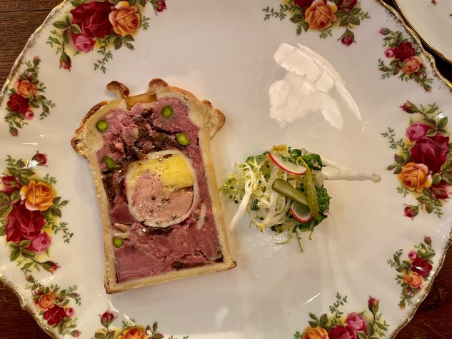 Paté en Croûte mit marinierter Pflaume und Foie Gras