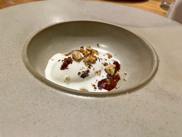 Ziegenfrischkäse / Erdbeere / Walnuss