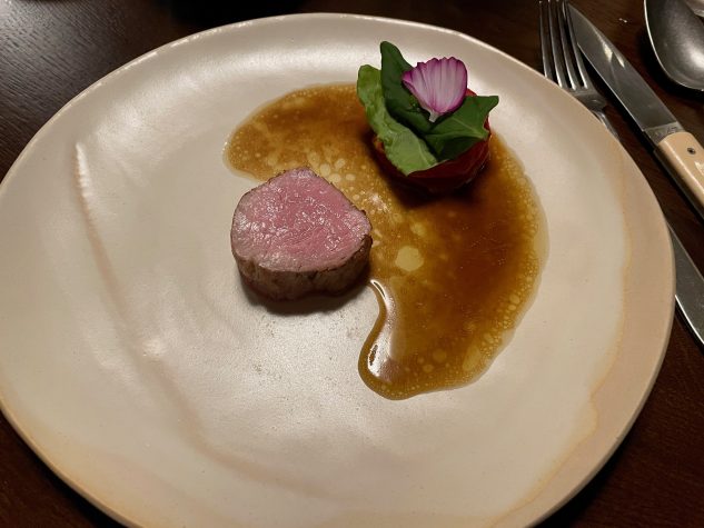 Gebratenes Kalb, Tomaten und Sommerkräuter