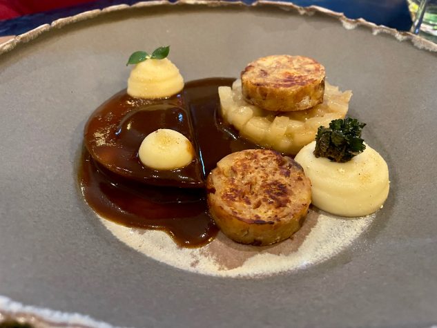 Knollensellerie glasiert / Briocheknödel / Kaffeearomen & Apfel