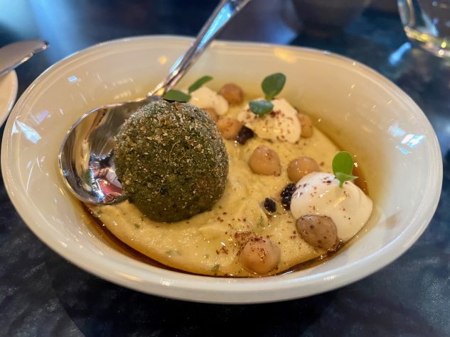 Confierte Praline vom Zicklein / Kichererbsen & Joghurt