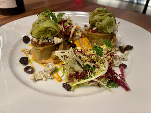 Pissaladière / Blätterteig mit Aubergine, gepickelter Zucchini, Fourme d’Ambert und Paprikacrème