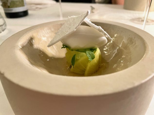 Geeiste Kiwi und Kokosnuss mit Thai-Basilikum und Zitronenmelisse