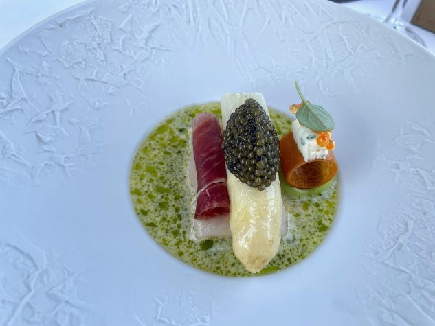 Forelle, weißer Spargel, Iberico Schinken und Riesling