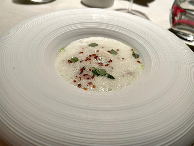 WARMER SCHAUM VOM BRIN D’AMOUR von der Fromagerie Antony | Speck | Zitronentymian