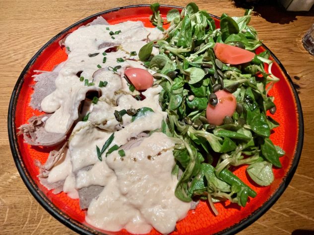 Vitello Forello, Biokalb, Feldsalat, Schlierseer Rauchfischsauce, Kren