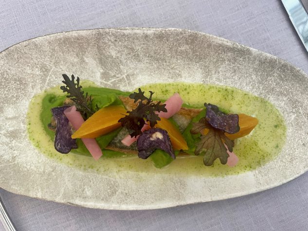 Makrele gebraten, Erdäpfel, Rucola, junge Rüben
