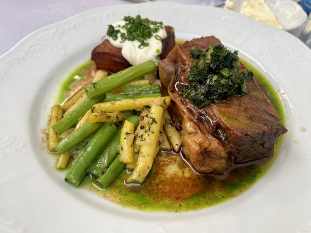 Short Rib, Fisolen, Petersilie & Erdäpfelschnitte