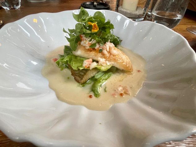 Filets von der Nordseescholle mit Salzzitrone, Garnelenvinaigrette, Kopfsalatblättern & ...
