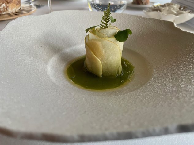 Kohlrabi-Sashimi / Birne, Stangensellerie und Fenchel